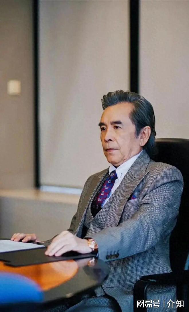78歲姜大衛(wèi)現(xiàn)狀：身子骨很硬朗娶初戀恩愛(ài)51年兒子也是演員(圖2)