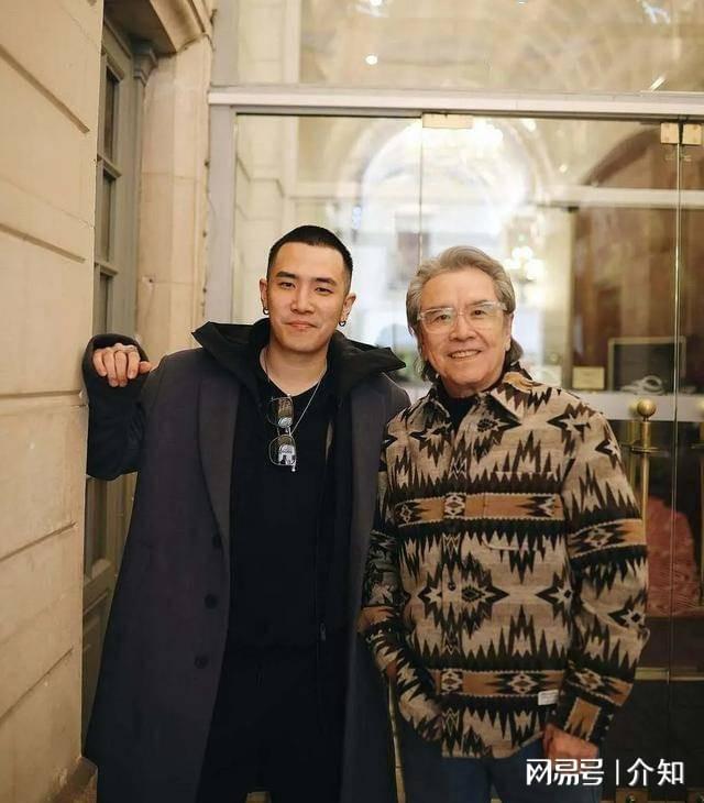 78歲姜大衛(wèi)現(xiàn)狀：身子骨很硬朗娶初戀恩愛(ài)51年兒子也是演員(圖14)